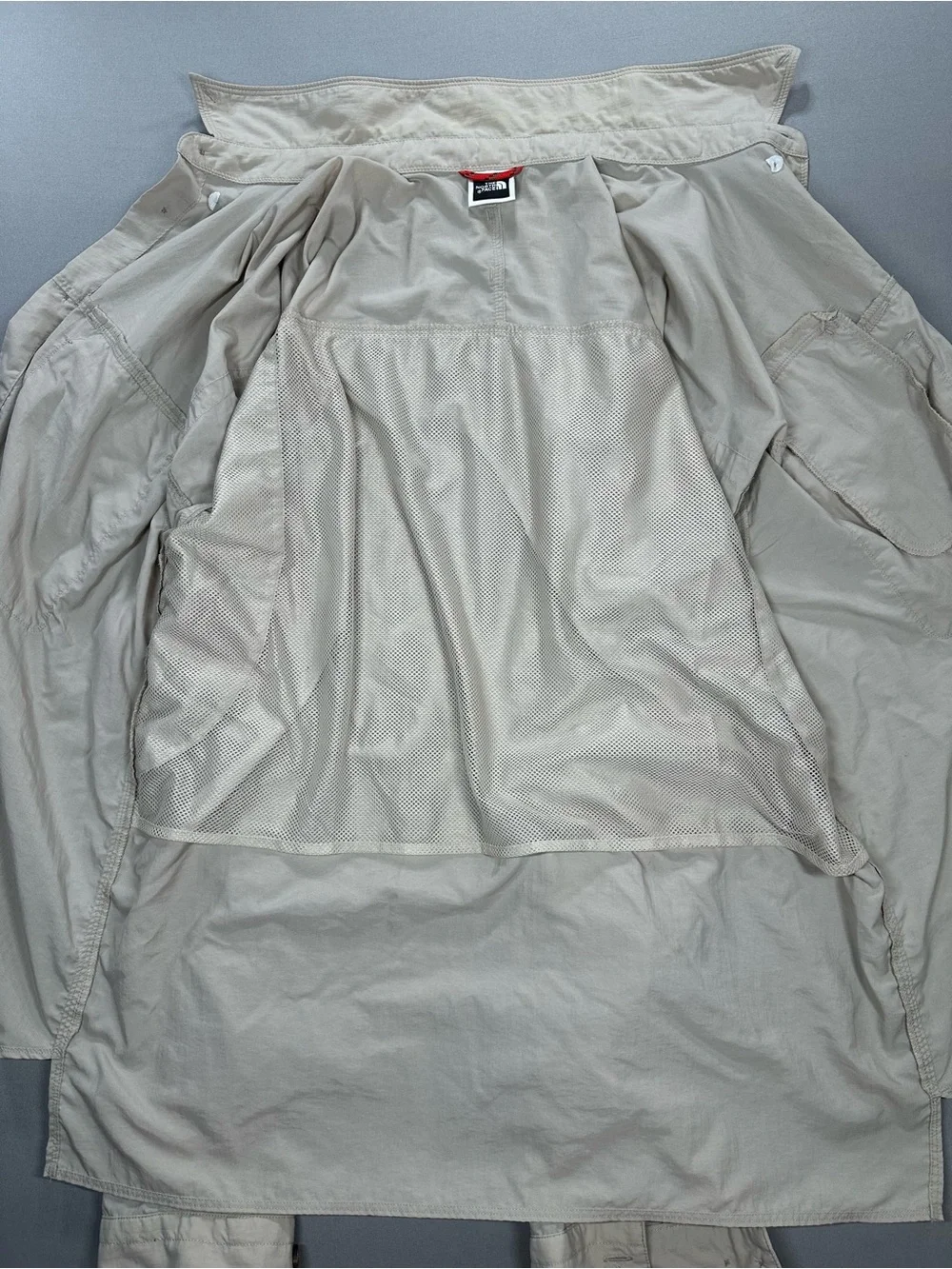 The North Face Utility Outdoor Roll-Tab Sleeve Button Down Shirt - Mens Medium